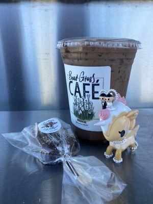 Iced s'mores latte and s'mores cake pop