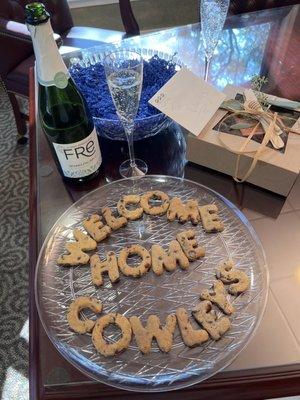 Cookies for closing!!! And they were delicious! Lol