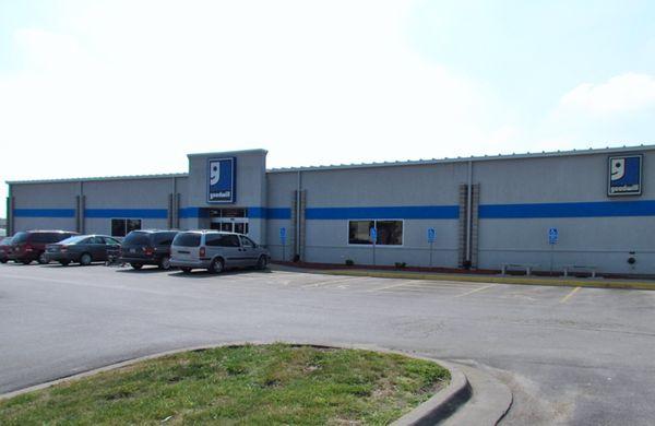 There is ample parking at the Cedar Rapids West Goodwill Store. A donation drive-up is located at the side of the building.