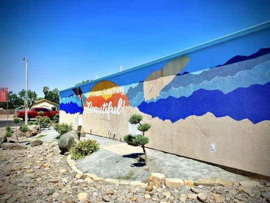 Love the outdoor decor with Japanese influences.