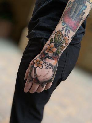 Sparrow Hand tattoo by
Hunter
@Cloudcaptortattoo
See his work on Instagram www.instagram.com/cloudcaptortattoo