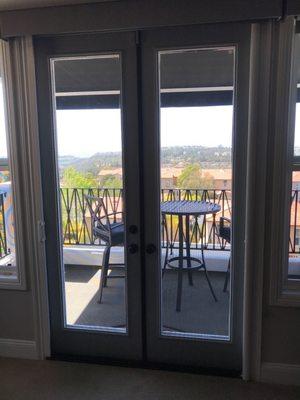 Single over double screen.