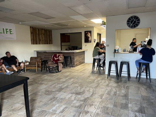 A typical morning at The Diamond Nutrition. Great community