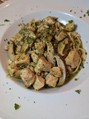 White Fettuccine with Chicken