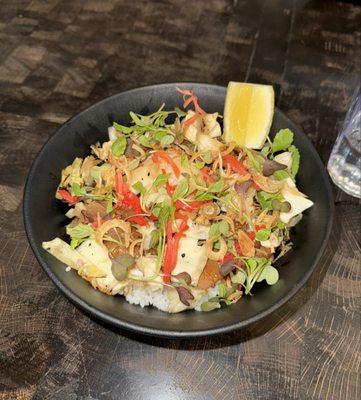 Braised chicken rice bowl