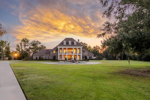 Maison Amie Venue. Stunning architecture, decor, and landscape. Beautiful 300 person capacity reception hall. Turn-key services available.