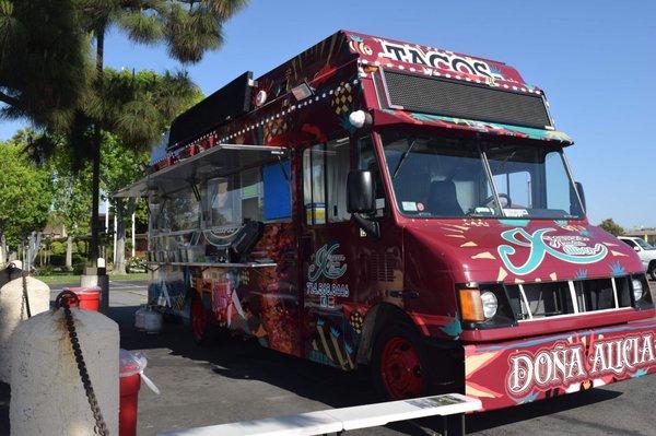 Beautiful daytime view of This Tacos Truck