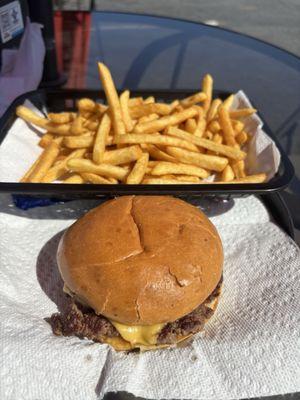 Cheeseburger & fries