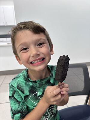 It was a surprise not expected. They had a snack and beverage areas we could help ourselves to and the ice cream was A nice touch.