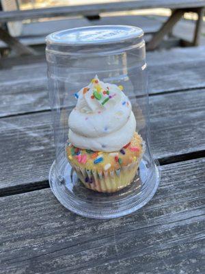 Vanilla Funfetti Cupcake