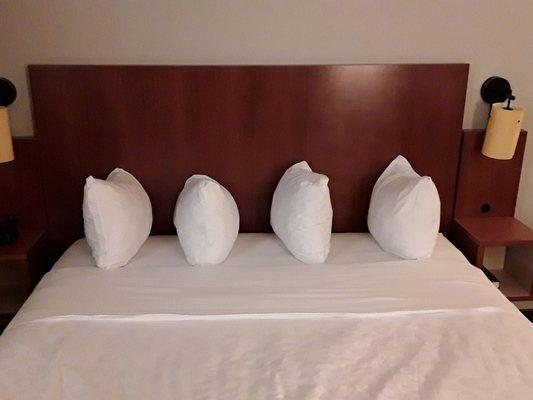 Interesting pillow 'fluffing' technique.