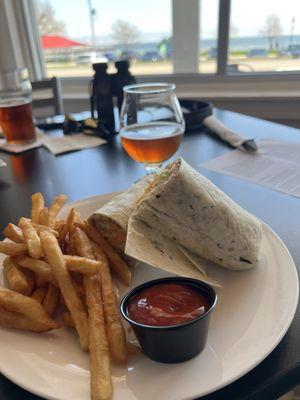 Boathouse Beer Co. & Boozery