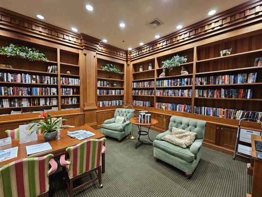 Bill Lewis visiting the Oak Harbor Club in Vero Beach.