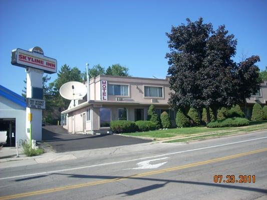 Skyline Inn