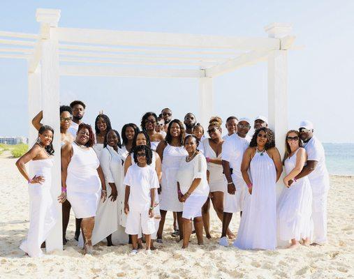 Large groups are our specialty! Book your all inclusive family reunion with us.