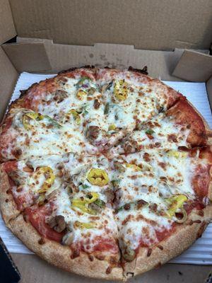 Medium Deluxe Pan pizza