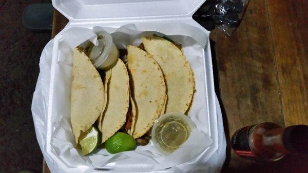 4 tacos, 2 ramekins of salsa verde and 2 lime wedges. This is what comes in a to go box of 4 tacos.