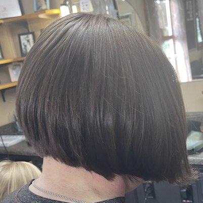 Stacked, inverted bob