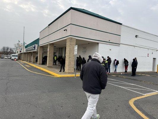 Pictured is the line at 8:25 on Friday Dec 5th