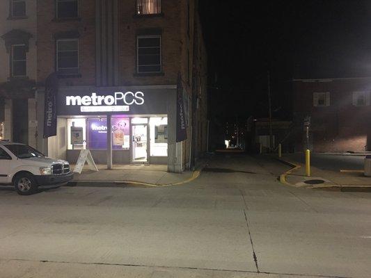 MetroPCS Coraopolis 943 5th ave Coraopolis PA 15108 (412)375-7338