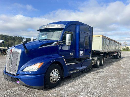 Black Lightning Trucking