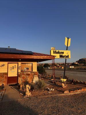 Mokee Motel