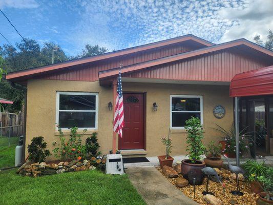 Reduces UV rays by 99% and rejects infrared heat.