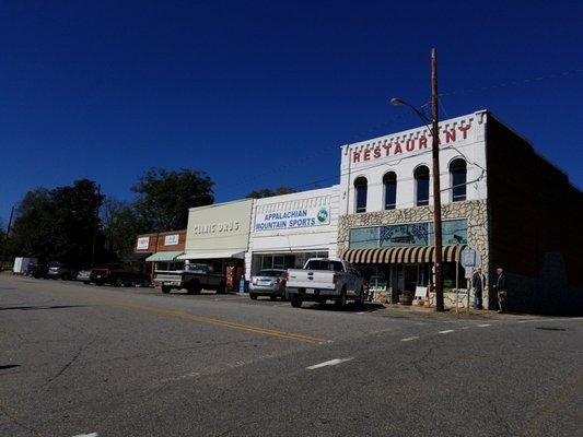 The little town of Glen Alpine