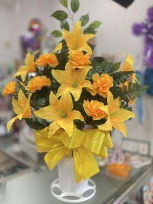 Davany Flowers & Pinatas