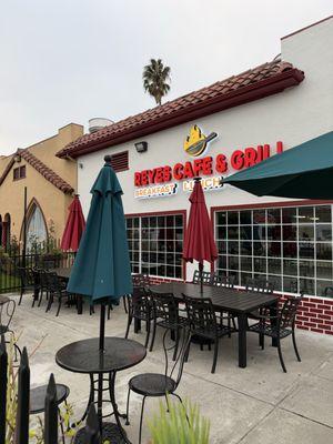 Reyes Cafe & Grill