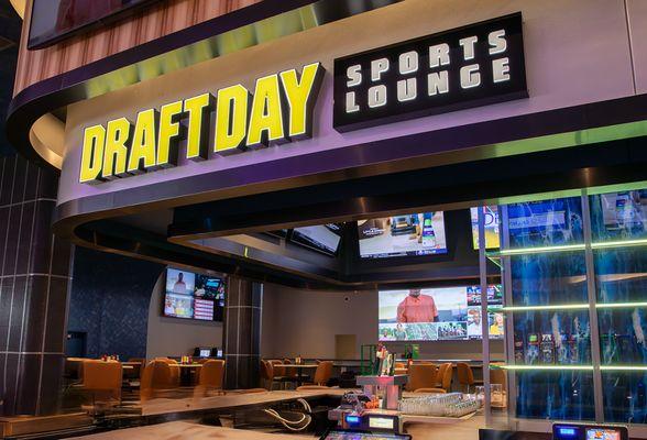 Draft Day Sports Lounge