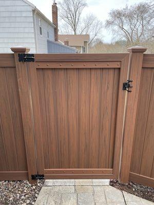 New fence gate