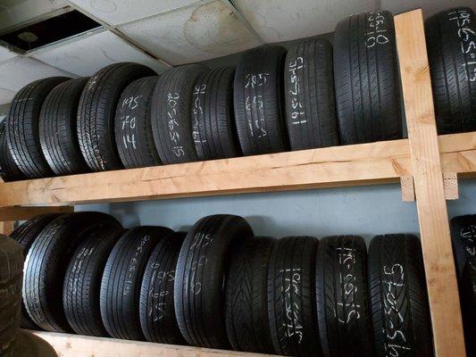 Los Hermanos tire shop