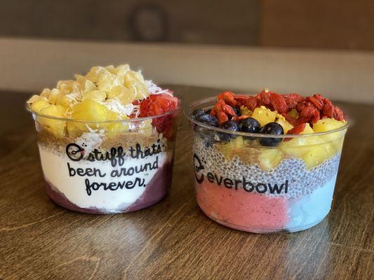 Vanilla with açaí in the first one, and pitaya and blue magic with chia pudding and fruits! Yum! :)