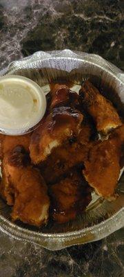 I ask for bbq boneless wings.....they give me CUT UP TENDERS N SPLASH SOME BBQ SAUCE ON IT
