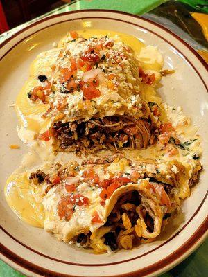 Burrito El Pepe sliced open