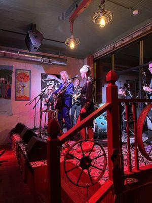 Legendary, Grammy Award Winner Jim Lauderdale and The Game Changers perform to a sold out crowd.