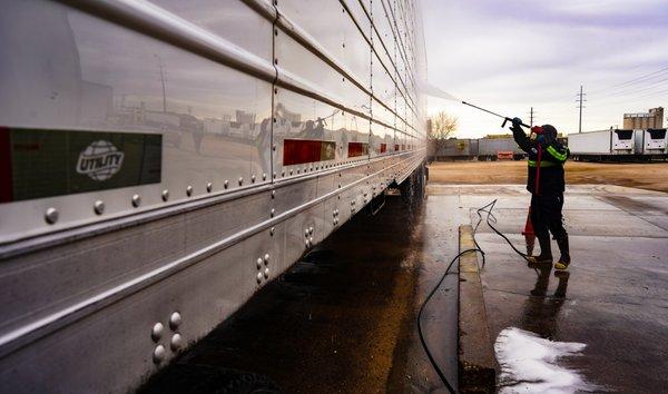 TRUCK AND TRAILER WASH IN GREELEY, CO OR MARSHALLTOWN, IA