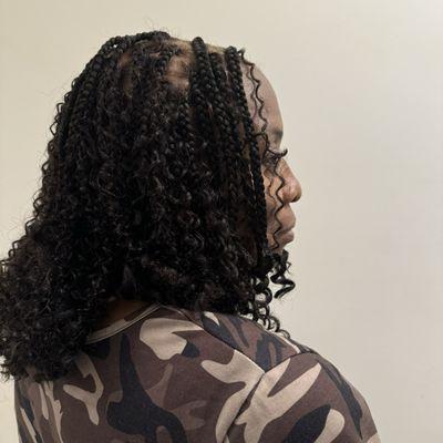 Side view: Knotless boho braids with natural hair in a bob