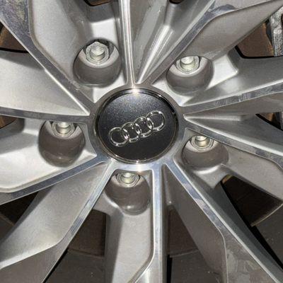 Missing plastic lug nut covers and in the middle is the Audi logo rim cap I had to ask back for.