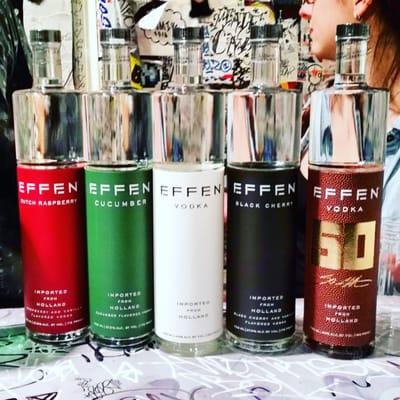 50 Cent holding down the bar!