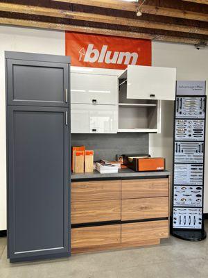 Great selection of quality cabinet hardware.