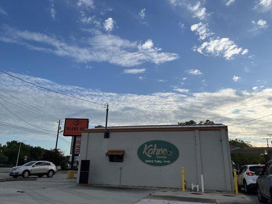 Interesting little place. Drive through short but slow at 7:30 in the morning.