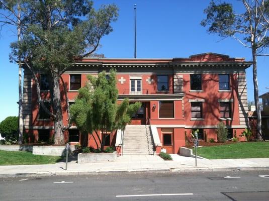 Front of Wells Fargo Advisors office