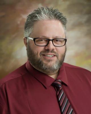 Dr. Kenneth Heinen Sheboygan Chiropractor Heinen Chiropractic, S.C. Low back, Sciatica, Herniated disc pain treatment.