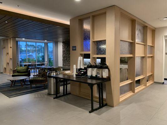Lobby, free coffee, tea and hot chocolate