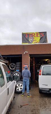 809 Tire Shop & Auto Center