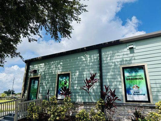 Entrance on side of Veterinary Clinic