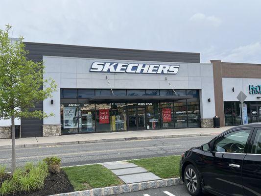 SKECHERS Warehouse Outlet