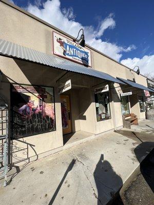 Three Rivers Village Antiques